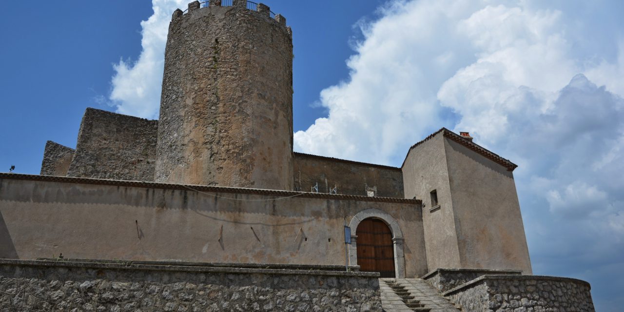 https://www.cuorebasilicata.it/wp-content/uploads/2018/12/Fotogallery-02-Castello-medievale-Moliterno-DIC_0322-1280x640.jpg