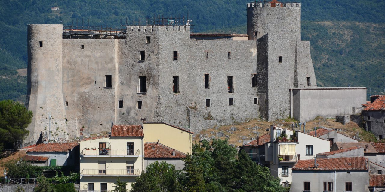 https://www.cuorebasilicata.it/wp-content/uploads/2021/06/castello-di-moliterno-1280x640.jpeg