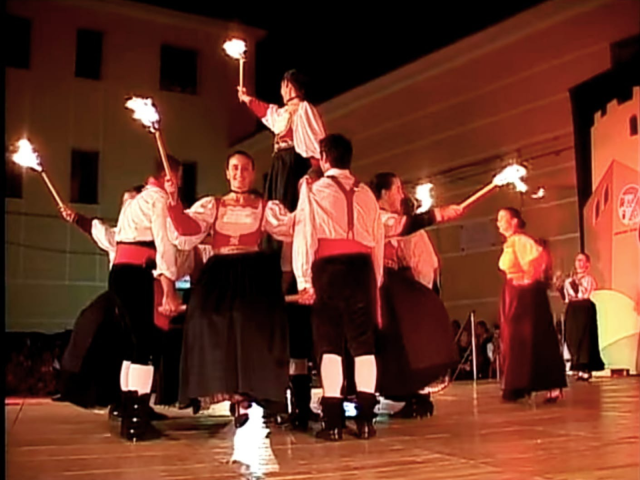Scoppiettanti tradizioni dei falò in onore di San Giuseppe
